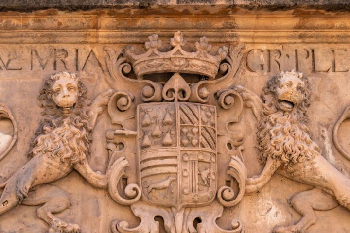 Lire un blason : l&rsquo;héraldique pour débutants (sans se faire avoir)