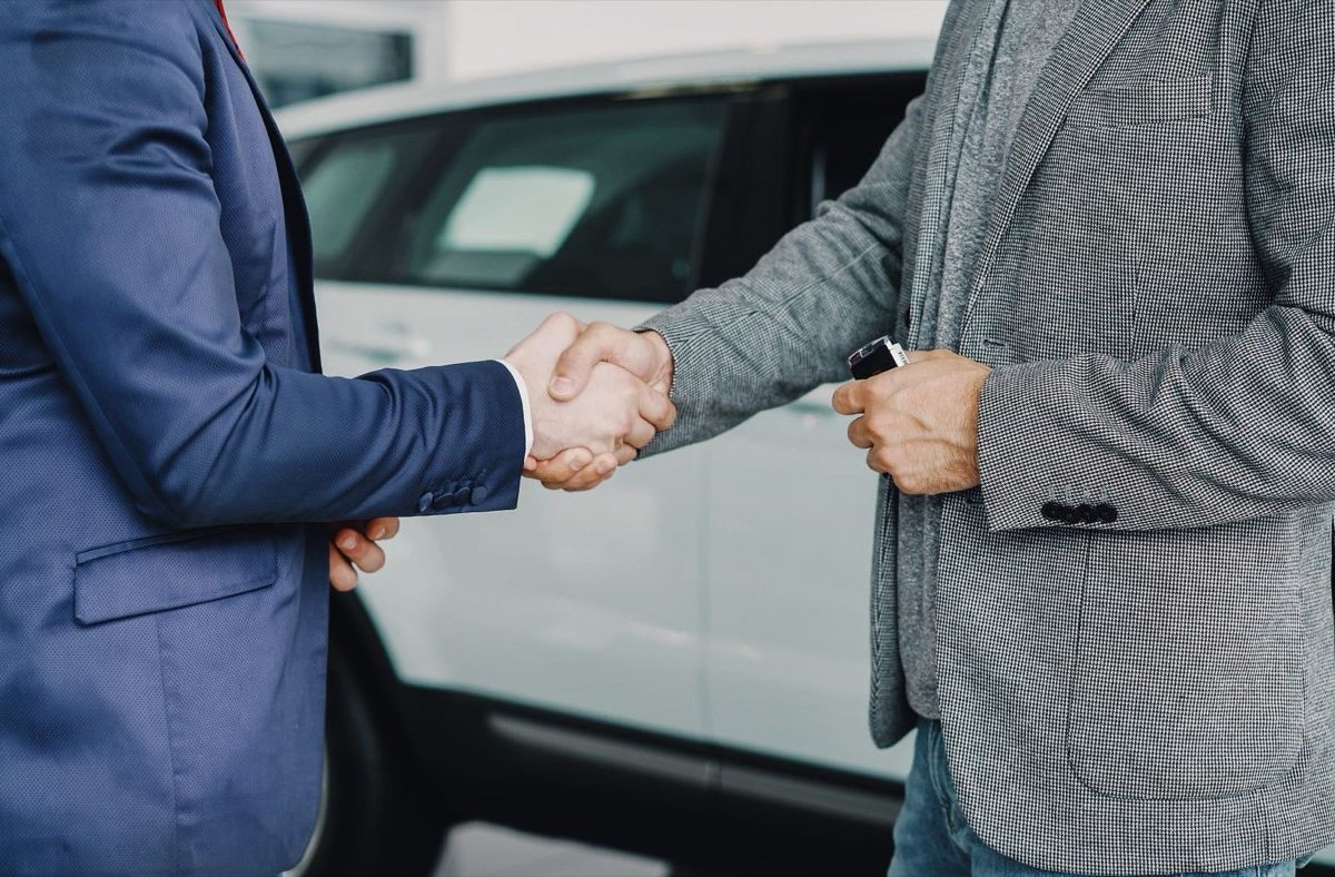 Astuces pour négocier le meilleur tarif de location de voiture
