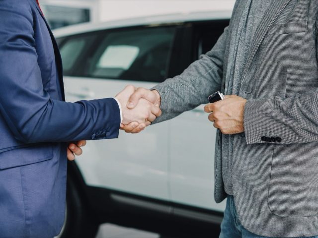 Astuces pour négocier le meilleur tarif de location de voiture