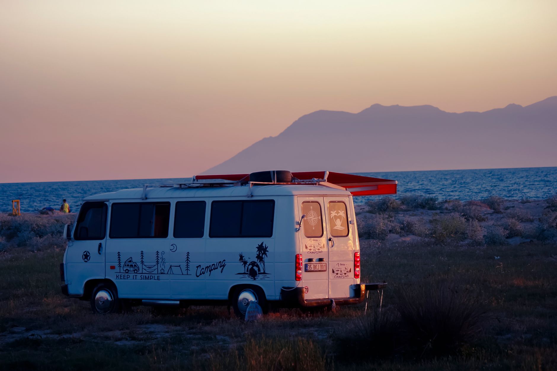 Comparatif van, fourgon et camping‑car pour choisir la location